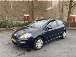 Blauw, metallic lak Gebruikt 2011 Fiat Punto Evo Dynamic Hatchback | € 2.199 (Eerlijke prijs)