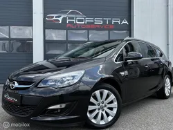 Zwart Gebruikt 2015 Opel Astra Edition Stationwagen | € 7.945 (Eerlijke prijs)