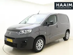 Grijs Gebruikt 2023 Fiat e-Doblò MPV | € 23.324 (Eerlijke prijs)