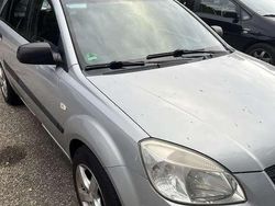 Grijs Gebruikt 2006 Kia Rio MPV | € 1.200 (Eerlijke prijs)