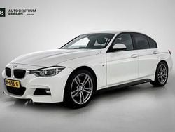 Wit Gebruikt 2016 BMW 318 M Sport Sedan | € 19.995 (Eerlijke prijs)