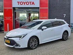 Wit Gebruikt 2024 Toyota Corolla Hybrid Stationwagen | € 34.400