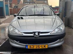Zilver Gebruikt 2002 Peugeot 206 Premium Hatchback | € 2.000 (Eerlijke prijs)