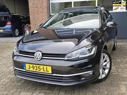 Zwart Gebruikt 2017 VW Golf VII Highline Hatchback | € 14.995 (Eerlijke prijs)
