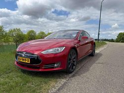 Rood Gebruikt 2016 Tesla Model S Performance Hatchback | € 22.500