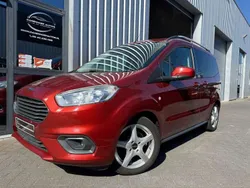 Rood Gebruikt 2019 Ford Tourneo Courier Titanium MPV | € 12.950 (Eerlijke prijs)