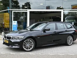Zwart Gebruikt 2022 BMW 320 Stationwagen | € 33.900 (Eerlijke prijs)