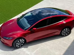 Rood Gebruikt 2024 Tesla Model 3 RWD Sedan | € 36.499