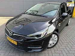 Zwart, metallic lak Gebruikt 2020 Opel Astra Business Hatchback | € 10.499 (Eerlijke prijs)