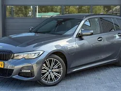 Grijs Gebruikt 2021 BMW 330 Executive Stationwagen | € 29.995 (Iets duurder)