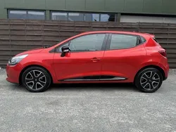 Rood, metallic lak Gebruikt 2013 Renault Clio IV Expression Hatchback | € 6.950 (Eerlijke prijs)