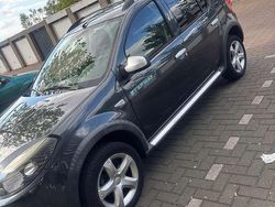 Zwart Gebruikt 2012 Dacia Sandero Stepway Hatchback | € 3.500 (Eerlijke prijs)