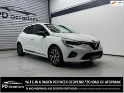 Wit Gebruikt 2023 Renault Clio V Evolution Hatchback | € 21.450 (Goede deal)