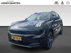 Zwart, metallic lak Gebruikt 2022 Lynk & Co 01 SUV | € 24.730 (Eerlijke prijs)