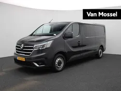 Midnightzwart d68 Gebruikt 2023 Renault Trafic Komfort Van | € 19.930 (Goede deal)