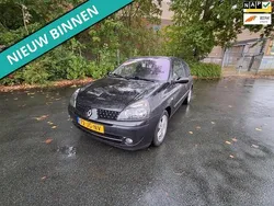 Zwart Gebruikt 2002 Renault Clio II Dynamique Hatchback | € 999 (Eerlijke prijs)