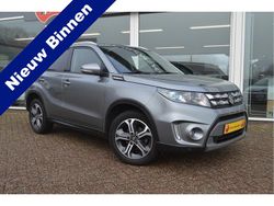 Grijs (metallic) Gebruikt 2017 Suzuki Vitara Exclusive SUV | € 16.450 (Eerlijke prijs)