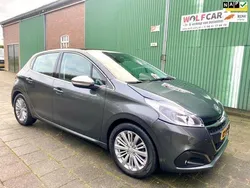 Grijs, metallic lak Gebruikt 2017 Peugeot 208 Premium Hatchback | € 8.499 (Eerlijke prijs)
