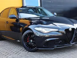Zwart, metallic lak Gebruikt 2018 Alfa Romeo Giulia Sedan | € 27.950 (Iets duurder)