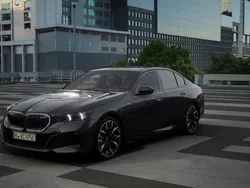 Grijs Nieuw 2025 BMW 530e M Sport Sedan | € 88.815 (Duur)