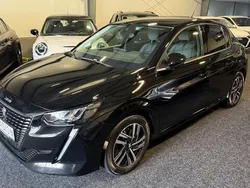 Zwart Gebruikt 2022 Peugeot 208 Active Hatchback | € 15.450 (Goede deal)