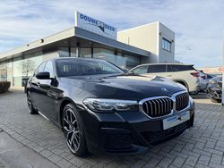 Zwart (metallic) Gebruikt 2022 BMW 545e M Sport Sedan | € 45.900 (Eerlijke prijs)