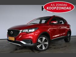Rood Gebruikt 2021 MG ZS Luxury Sedan | € 13.940 (Goede deal)