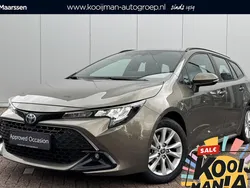 Groen Gebruikt 2024 Toyota Corolla Hybrid Active Stationwagen | € 28.899