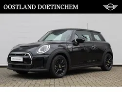 Zwart, metallic lak Gebruikt 2024 Mini Cooper SE Classic Hatchback | € 24.750 (Iets duurder)