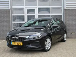Zwart, metallic lak Gebruikt 2018 Opel Astra Business Stationwagen | € 11.950 (Eerlijke prijs)