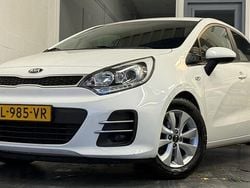 Wit Gebruikt 2015 Kia Rio 2 Hatchback | € 5.495 (Eerlijke prijs)