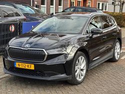 Zwart (metallic) Gebruikt 2021 Skoda Enyaq iV SUV | € 13.999 (Super prijs)