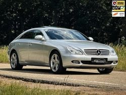 Grijs (metallic) Gebruikt 2005 Mercedes CLS500 Sedan | € 10.899 (Goede deal)