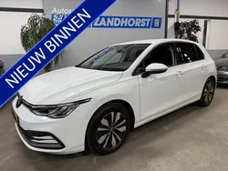 Wit Gebruikt 2023 VW Golf VIII Move Hatchback | € 26.995 (Eerlijke prijs)