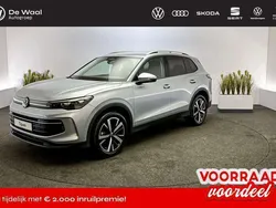 Oyster silver Nieuw 2025 VW Tiguan Edition SUV | € 51.995 (Eerlijke prijs)