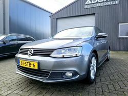 Grijs Gebruikt 2011 VW Jetta Highline Sedan | € 4.499 (Eerlijke prijs)