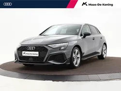 Grijs Gebruikt 2023 Audi A3 Sportback Design Hatchback | € 29.440 (Eerlijke prijs)