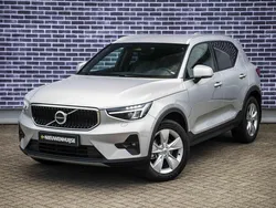 Grijs Gebruikt 2023 Volvo XC40 Core SUV | € 41.399 (Eerlijke prijs)