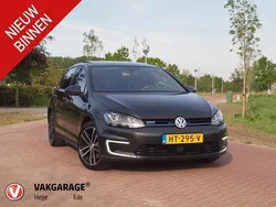 Zwart, metallic lak Gebruikt 2015 VW Golf VII GTE Hatchback | € 16.995 (Iets duurder)