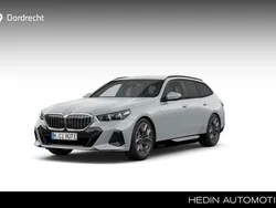 Zilver Nieuw 2025 BMW 530e M Sport Stationwagen | € 80.225 (Super prijs)