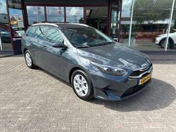 Grijs Gebruikt 2024 Kia Ceed Hatchback | € 25.999 (Eerlijke prijs)