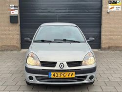 Grijs Gebruikt 2004 Renault Clio II Authentique Hatchback | € 850 (Goede deal)