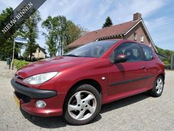 Rood Gebruikt 2003 Peugeot 206 Premium Hatchback | € 995 (Eerlijke prijs)