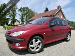 Rood Gebruikt 2003 Peugeot 206 Premium Hatchback | € 995 (Eerlijke prijs)