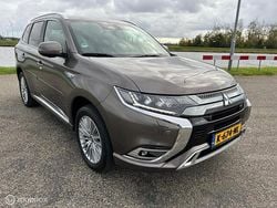 Grijs Gebruikt 2021 Mitsubishi Outlander Instyle SUV | € 24.900 (Goede deal)