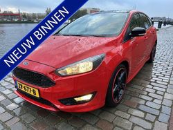 Rood Gebruikt 2015 Ford Focus Titanium Hatchback | € 7.950 (Eerlijke prijs)