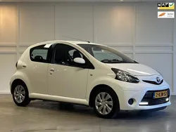 Wit Gebruikt 2013 Toyota Aygo Hatchback | € 3.250 (Eerlijke prijs)