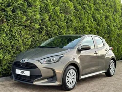 Bruin Gebruikt 2023 Toyota Yaris Business Edition Hatchback | € 21.890 (Eerlijke prijs)