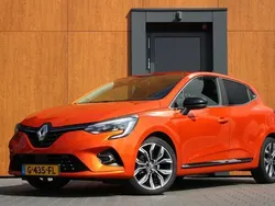 Oranje Gebruikt 2019 Renault Clio IV Intens Hatchback | € 12.450 (Eerlijke prijs)