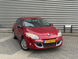 Rood Gebruikt 2010 Renault Mégane III Expression Hatchback | € 3.345 (Eerlijke prijs)